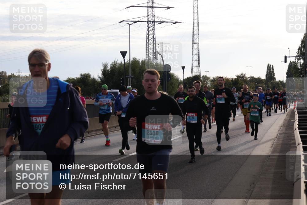 03.10.2024 - Köhlbrandbrückenlauf Luisa Fischer http://msf.ph/oto/7145651 03.10.2024 09:15:29 Position 3 1902, 2530, 3728, 1620, 2483 meine-sportfotos.de