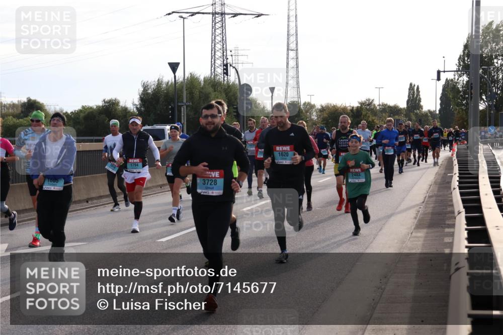 03.10.2024 - Köhlbrandbrückenlauf Luisa Fischer http://msf.ph/oto/7145677 03.10.2024 09:15:30 Position 3 2, 1605, 1794, 3728, 204, 1620, 2483 meine-sportfotos.de