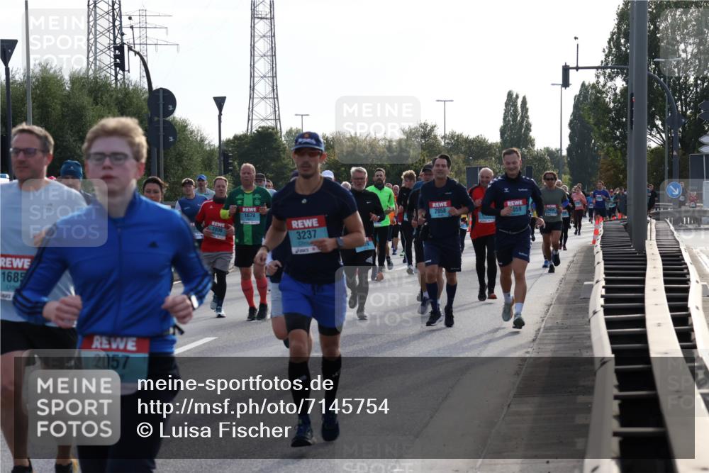 03.10.2024 - Köhlbrandbrückenlauf Luisa Fischer http://msf.ph/oto/7145754 03.10.2024 09:15:37 Position 3 1685, 2057, 2006, 1679, 2058, 059, 3237 meine-sportfotos.de