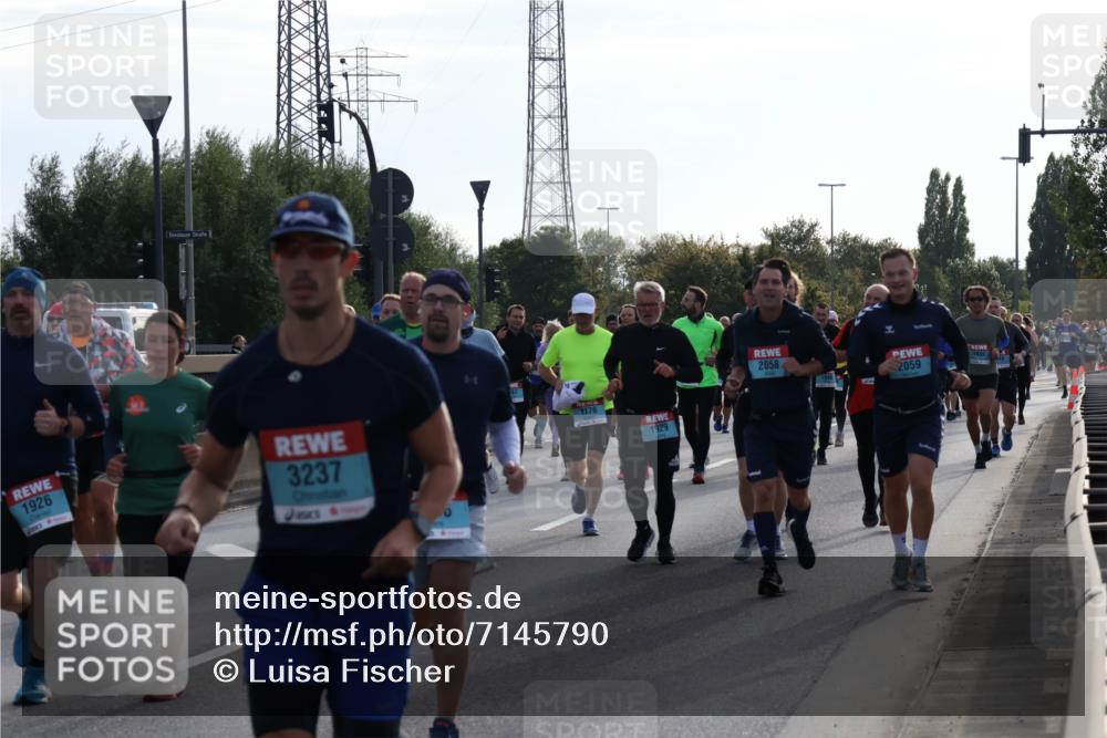 03.10.2024 - Köhlbrandbrückenlauf Luisa Fischer http://msf.ph/oto/7145790 03.10.2024 09:15:39 Position 3 1926, 3237, 1776, 1929, 2058, 2059, 1936 meine-sportfotos.de
