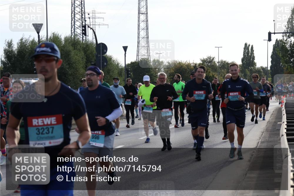 03.10.2024 - Köhlbrandbrückenlauf Luisa Fischer http://msf.ph/oto/7145794 03.10.2024 09:15:39 Position 3 3237, 996, 1807, 1776, 1929, 936, 2058, 2059 meine-sportfotos.de