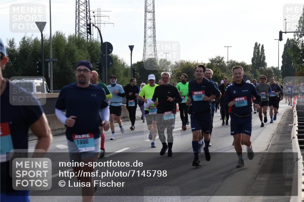 03.10.2024 - Köhlbrandbrückenlauf Luisa Fischer http://msf.ph/oto/7145798 03.10.2024 09:15:39 Position 3 1996, 1776, 1929, 2058, 2059, 1936 meine-sportfotos.de