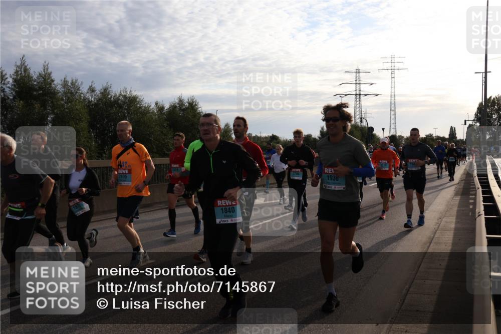 03.10.2024 - Köhlbrandbrückenlauf Luisa Fischer http://msf.ph/oto/7145867 03.10.2024 09:15:49 Position 3 1973, 2105, 1840, 2205, 1936, 1110, 194 meine-sportfotos.de