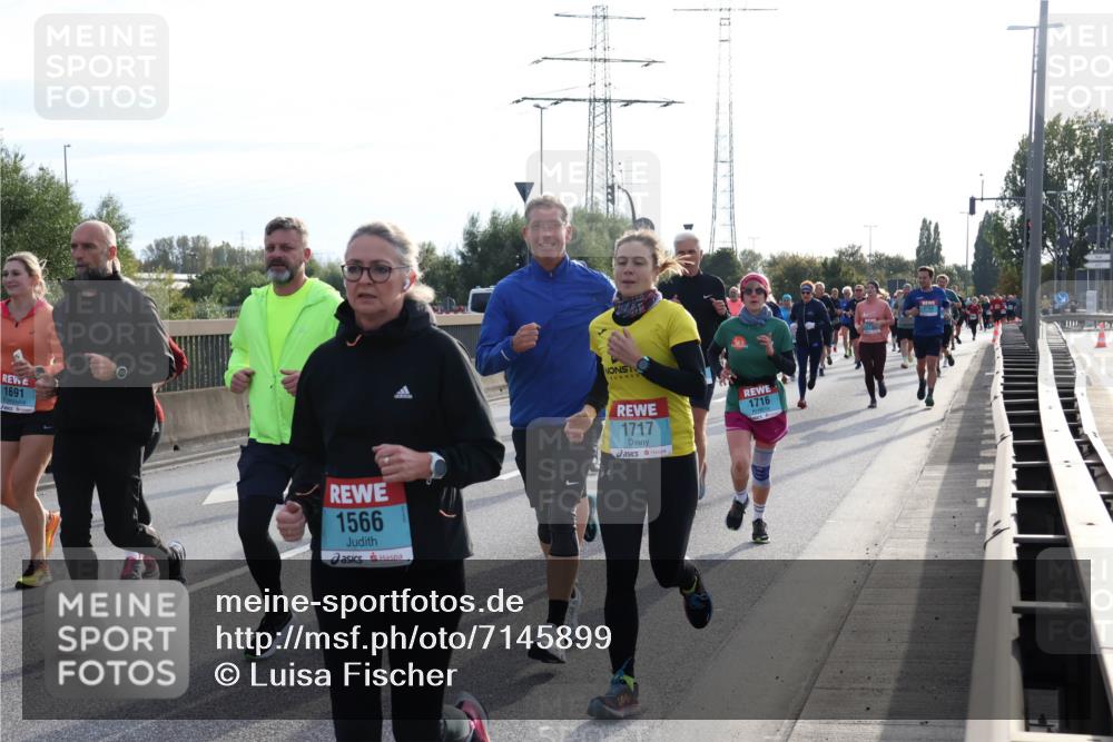 03.10.2024 - Köhlbrandbrückenlauf Luisa Fischer http://msf.ph/oto/7145899 03.10.2024 09:15:56 Position 3 1691, 1566, 1717, 1716 meine-sportfotos.de