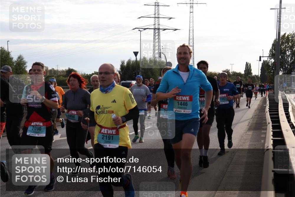 03.10.2024 - Köhlbrandbrückenlauf Luisa Fischer http://msf.ph/oto/7146054 03.10.2024 09:16:29 Position 3 2090, 1858, 2191, 1982, 1446, 27, 28 meine-sportfotos.de