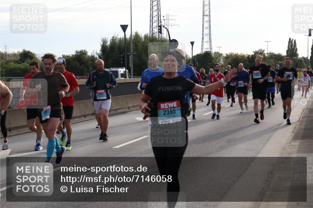 03.10.2024 - Köhlbrandbrückenlauf Luisa Fischer http://msf.ph/oto/7146058 03.10.2024 09:16:32 Position 3 1992, 1862, 2395, 1741 meine-sportfotos.de