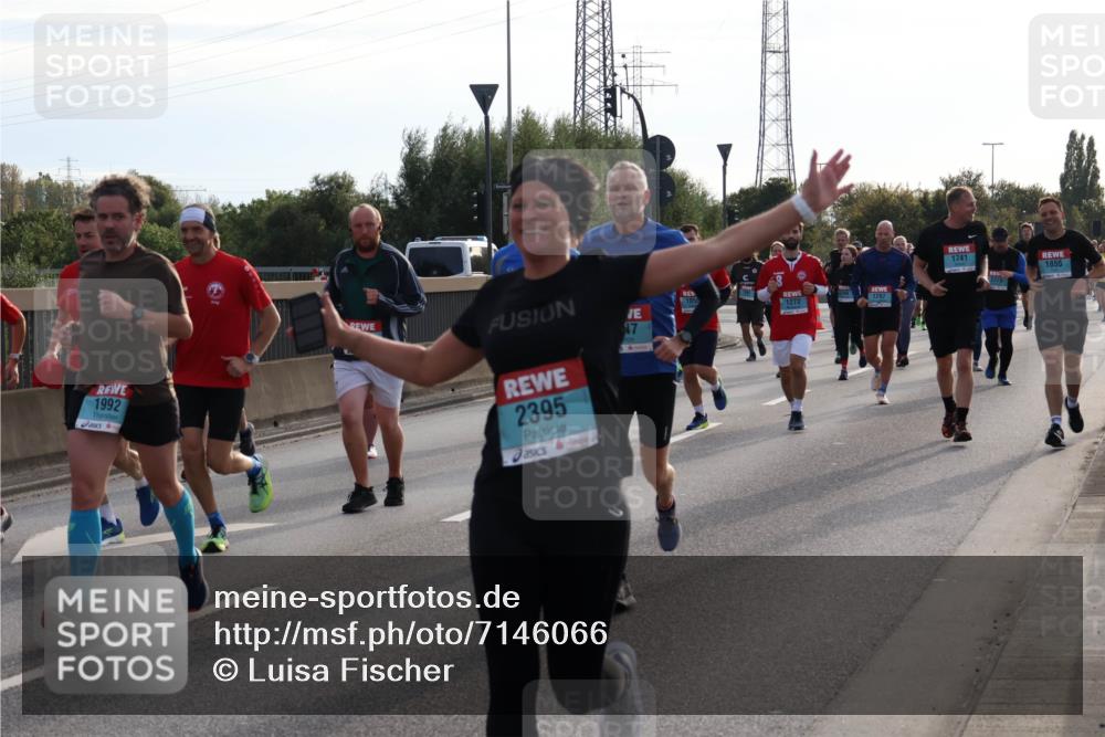 03.10.2024 - Köhlbrandbrückenlauf Luisa Fischer http://msf.ph/oto/7146066 03.10.2024 09:16:32 Position 3 1992, 2395, 1050, 1297, 1272, 47, 1741, 2373, 1855 meine-sportfotos.de