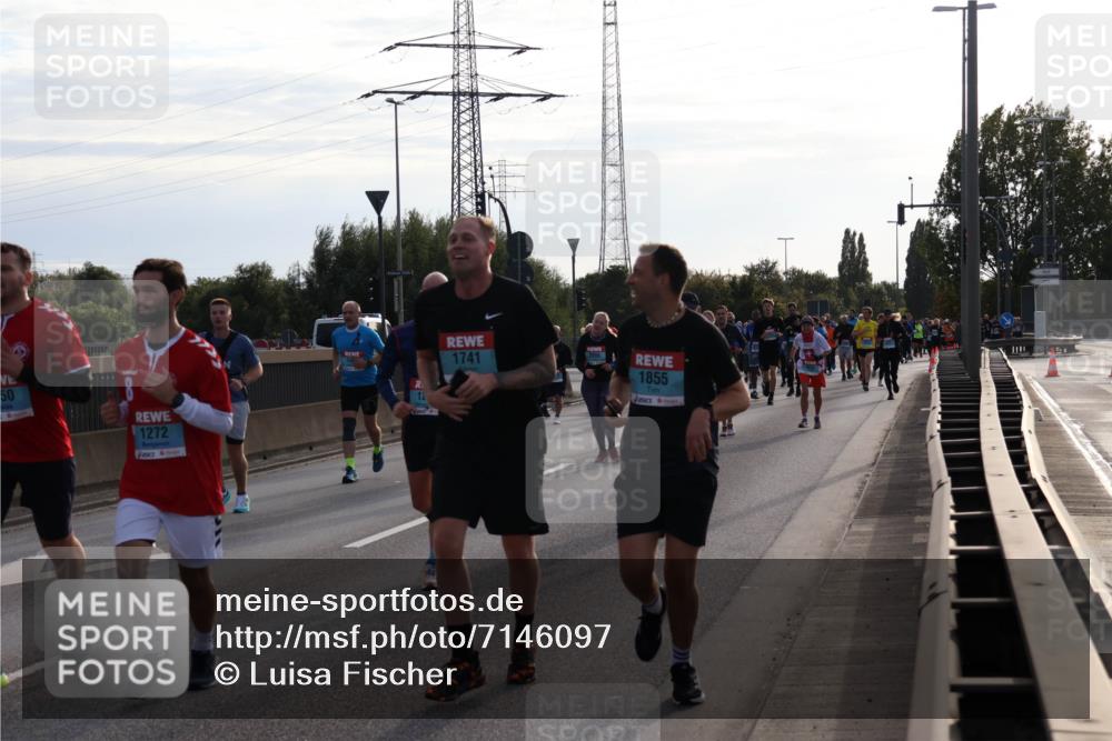 03.10.2024 - Köhlbrandbrückenlauf Luisa Fischer http://msf.ph/oto/7146097 03.10.2024 09:16:37 Position 3 50, 1272, 12, 1741, 1855 meine-sportfotos.de
