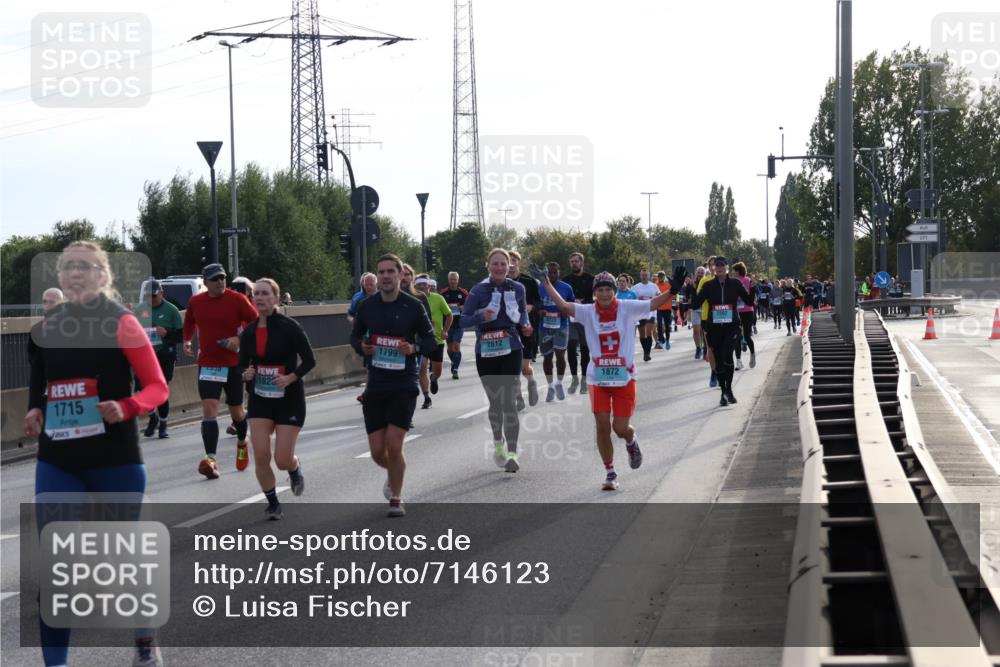 03.10.2024 - Köhlbrandbrückenlauf Luisa Fischer http://msf.ph/oto/7146123 03.10.2024 09:16:41 Position 3 1715, 2812, 1799, 1823, 3723, 1872, 2502 meine-sportfotos.de