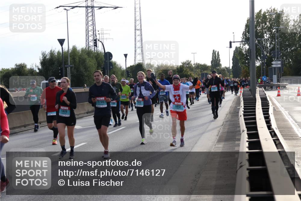 03.10.2024 - Köhlbrandbrückenlauf Luisa Fischer http://msf.ph/oto/7146127 03.10.2024 09:16:42 Position 3 2468, 1826, 1799, 1369, 1473, 2812, 1872, 2502 meine-sportfotos.de