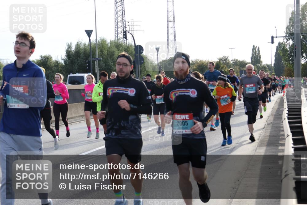 03.10.2024 - Köhlbrandbrückenlauf Luisa Fischer http://msf.ph/oto/7146266 03.10.2024 09:17:07 Position 3 2053, 2119, 265, 2005, 1621, 2446 meine-sportfotos.de