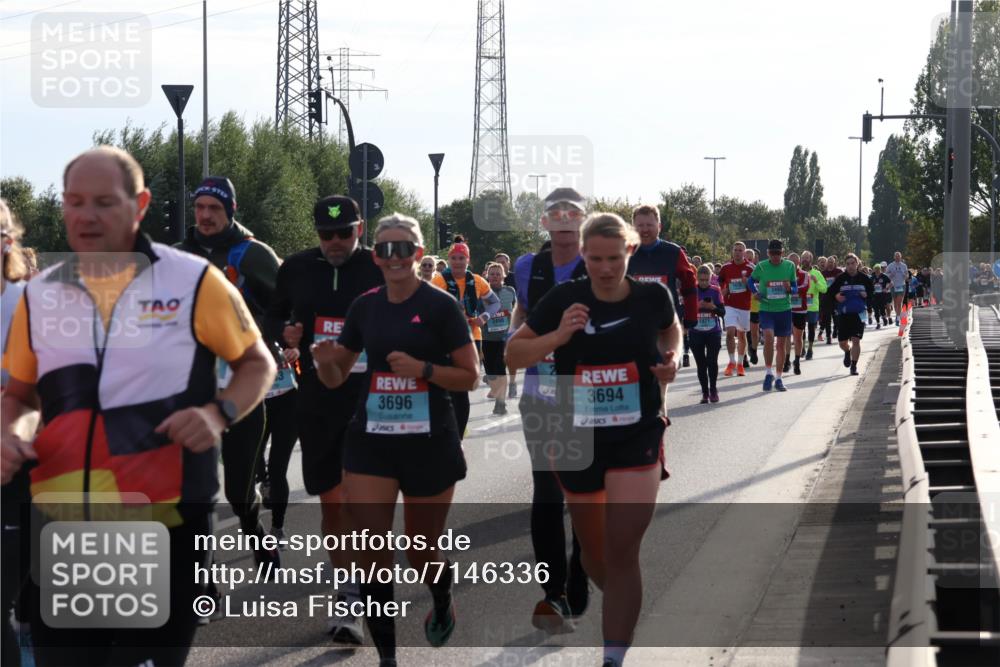 03.10.2024 - Köhlbrandbrückenlauf Luisa Fischer http://msf.ph/oto/7146336 03.10.2024 09:17:38 Position 3 2498, 3696, 3694, 2493 meine-sportfotos.de