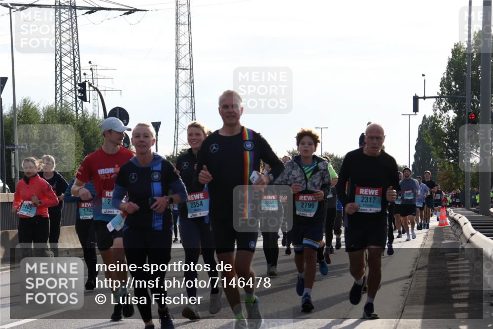 03.10.2024 - Köhlbrandbrückenlauf Luisa Fischer http://msf.ph/oto/7146478 03.10.2024 09:18:25 Position 3 70, 3, 2354, 2, 3261, 1783, 2485, 2796, 2317, 2387 meine-sportfotos.de