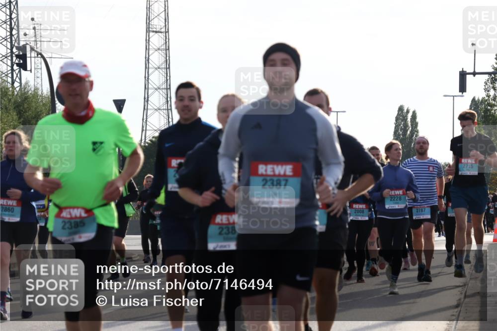 03.10.2024 - Köhlbrandbrückenlauf Luisa Fischer http://msf.ph/oto/7146494 03.10.2024 09:18:36 Position 3 2860, 2385, 238, 2387, 2228, 2008, 2787, 2715 meine-sportfotos.de