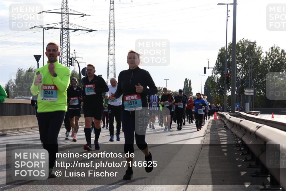 03.10.2024 - Köhlbrandbrückenlauf Luisa Fischer http://msf.ph/oto/7146625 03.10.2024 09:21:36 Position 3 3246, 34, 2589, 25, 3518 meine-sportfotos.de