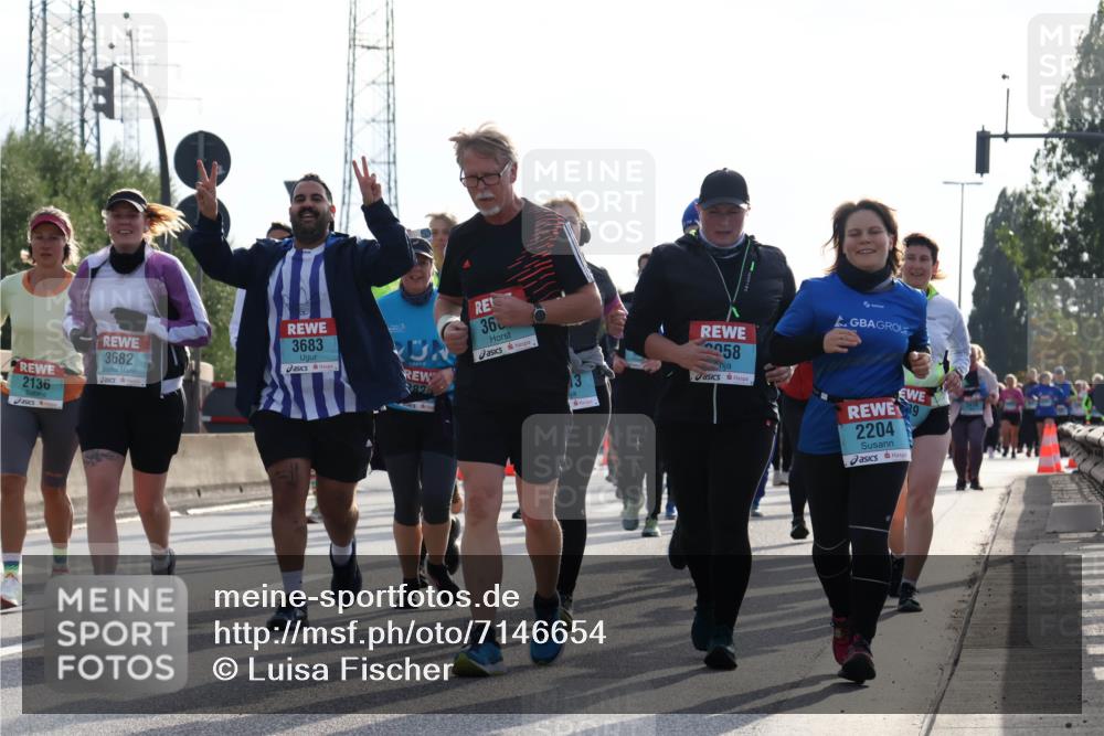 03.10.2024 - Köhlbrandbrückenlauf Luisa Fischer http://msf.ph/oto/7146654 03.10.2024 09:21:41 Position 3 2136, 3682, 3683, 824, 36, 13, 58, 2204 meine-sportfotos.de