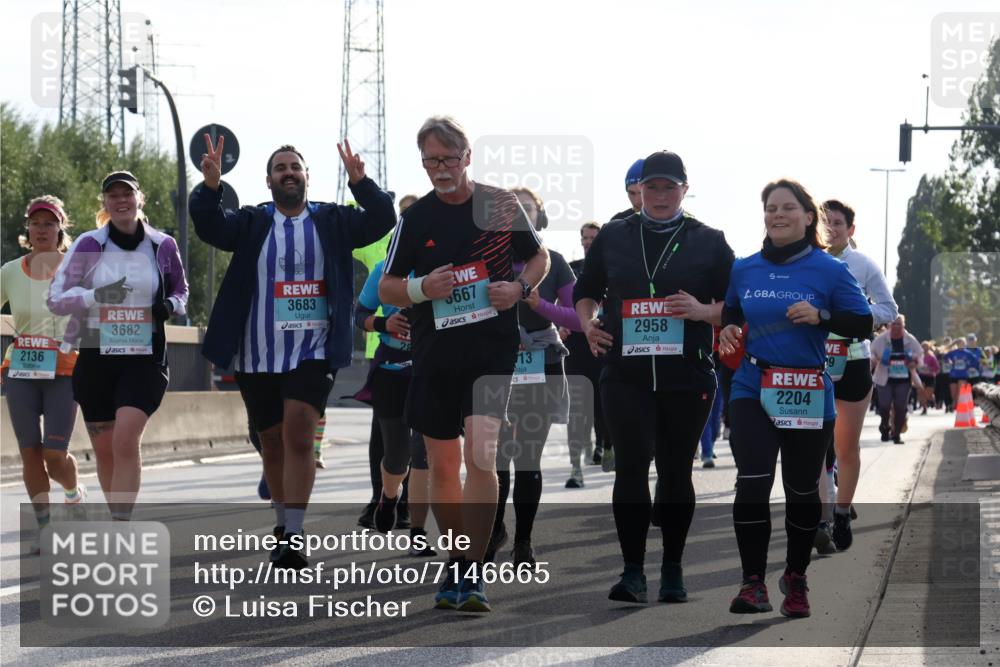 03.10.2024 - Köhlbrandbrückenlauf Luisa Fischer http://msf.ph/oto/7146665 03.10.2024 09:21:41 Position 3 2136, 3682, 3683, 5667, 13, 2958, 2204, 9 meine-sportfotos.de