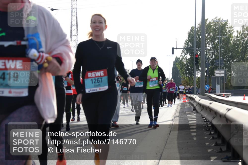 03.10.2024 - Köhlbrandbrückenlauf Luisa Fischer http://msf.ph/oto/7146770 03.10.2024 09:22:01 Position 3 419, 1267, 3706, 3172 meine-sportfotos.de