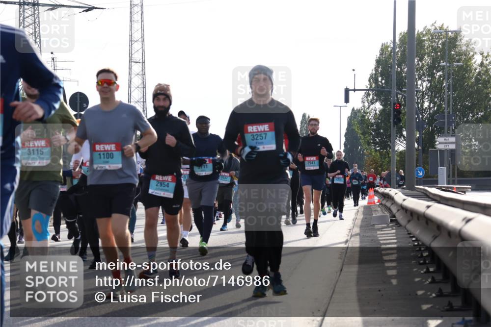03.10.2024 - Köhlbrandbrückenlauf Luisa Fischer http://msf.ph/oto/7146986 03.10.2024 09:22:40 Position 3 3115, 1100, 451, 2954, 11, 3337, 3257, 2941 meine-sportfotos.de