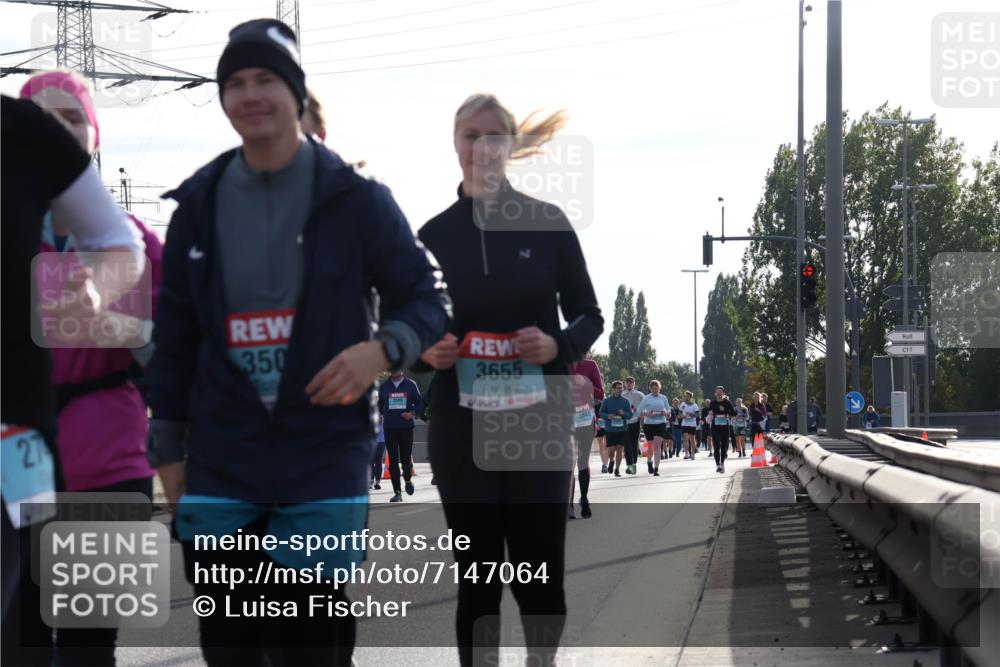 03.10.2024 - Köhlbrandbrückenlauf Luisa Fischer http://msf.ph/oto/7147064 03.10.2024 09:23:19 Position 3 350, 3599, 3655 meine-sportfotos.de