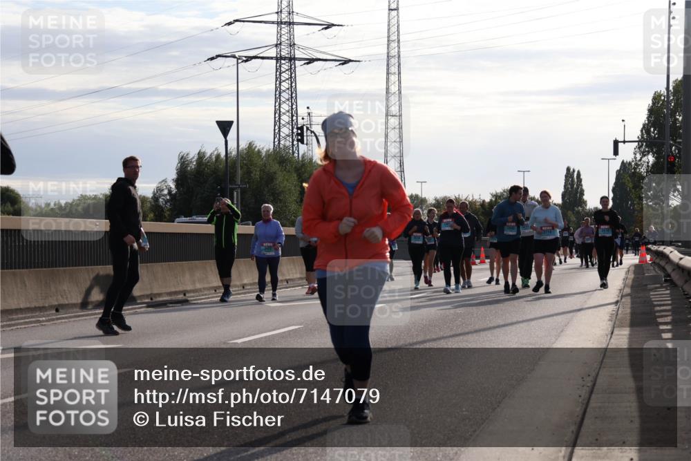 03.10.2024 - Köhlbrandbrückenlauf Luisa Fischer http://msf.ph/oto/7147079 03.10.2024 09:23:33 Position 3 2690, 2676 meine-sportfotos.de