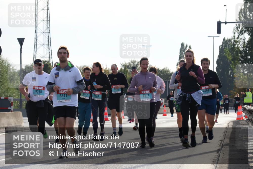 03.10.2024 - Köhlbrandbrückenlauf Luisa Fischer http://msf.ph/oto/7147087 03.10.2024 09:23:48 Position 3 3315, 3311, 33, 2, 3373, 3131, 2571, 3099 meine-sportfotos.de