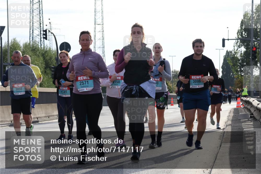 03.10.2024 - Köhlbrandbrückenlauf Luisa Fischer http://msf.ph/oto/7147117 03.10.2024 09:23:53 Position 3 3050, 3131, 2571, 158, 03, 3099, 33 meine-sportfotos.de