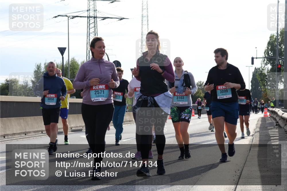03.10.2024 - Köhlbrandbrückenlauf Luisa Fischer http://msf.ph/oto/7147134 03.10.2024 09:23:55 Position 3 3050, 2571, 3373, 3103, 3099, 3383 meine-sportfotos.de