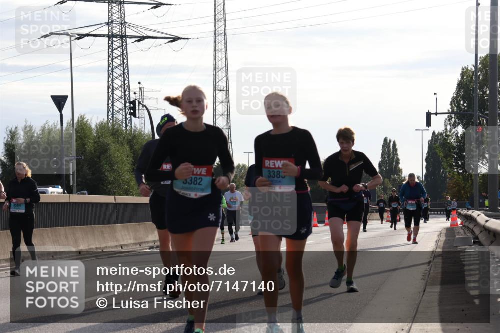 03.10.2024 - Köhlbrandbrückenlauf Luisa Fischer http://msf.ph/oto/7147140 03.10.2024 09:24:00 Position 3 3584, 3382, 3385 meine-sportfotos.de