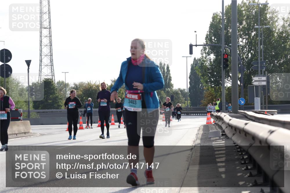03.10.2024 - Köhlbrandbrückenlauf Luisa Fischer http://msf.ph/oto/7147147 03.10.2024 09:24:12 Position 3 3025, 2351, 3403 meine-sportfotos.de