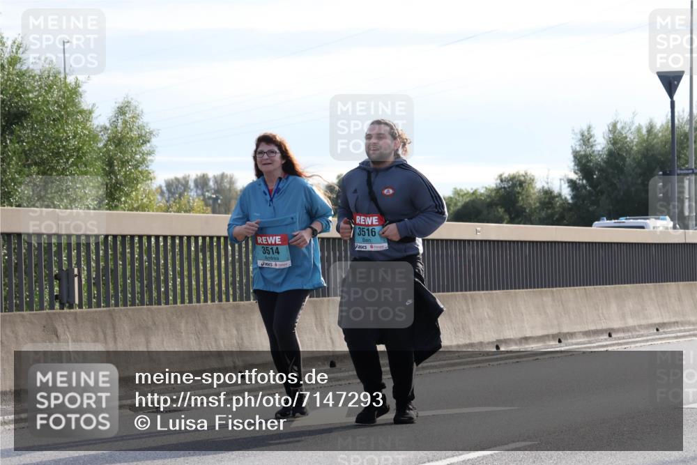 03.10.2024 - Köhlbrandbrückenlauf Luisa Fischer http://msf.ph/oto/7147293 03.10.2024 09:25:32 Position 3 3514, 3516 meine-sportfotos.de