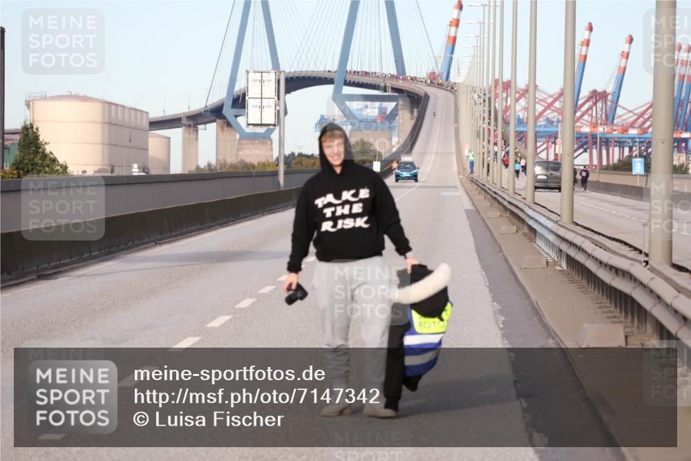03.10.2024 - Köhlbrandbrückenlauf Luisa Fischer http://msf.ph/oto/7147342 03.10.2024 09:29:46 Position 3  meine-sportfotos.de