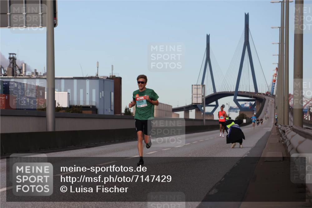 03.10.2024 - Köhlbrandbrückenlauf Luisa Fischer http://msf.ph/oto/7147429 03.10.2024 09:34:12 Position 3 7, 12, 1038 meine-sportfotos.de