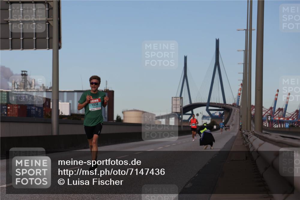 03.10.2024 - Köhlbrandbrückenlauf Luisa Fischer http://msf.ph/oto/7147436 03.10.2024 09:34:14 Position 3 1038 meine-sportfotos.de