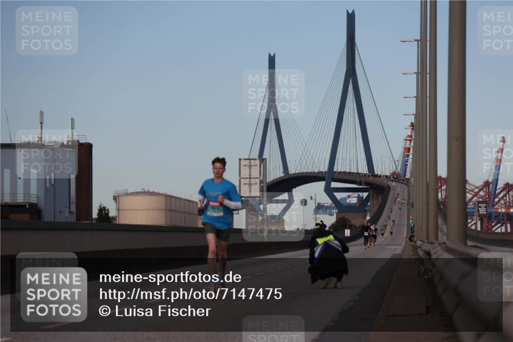 03.10.2024 - Köhlbrandbrückenlauf Luisa Fischer http://msf.ph/oto/7147475 03.10.2024 09:34:44 Position 3  meine-sportfotos.de