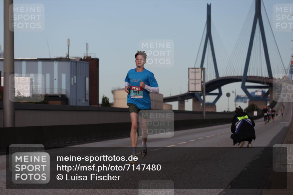 03.10.2024 - Köhlbrandbrückenlauf Luisa Fischer http://msf.ph/oto/7147480 03.10.2024 09:34:46 Position 3 1011 meine-sportfotos.de