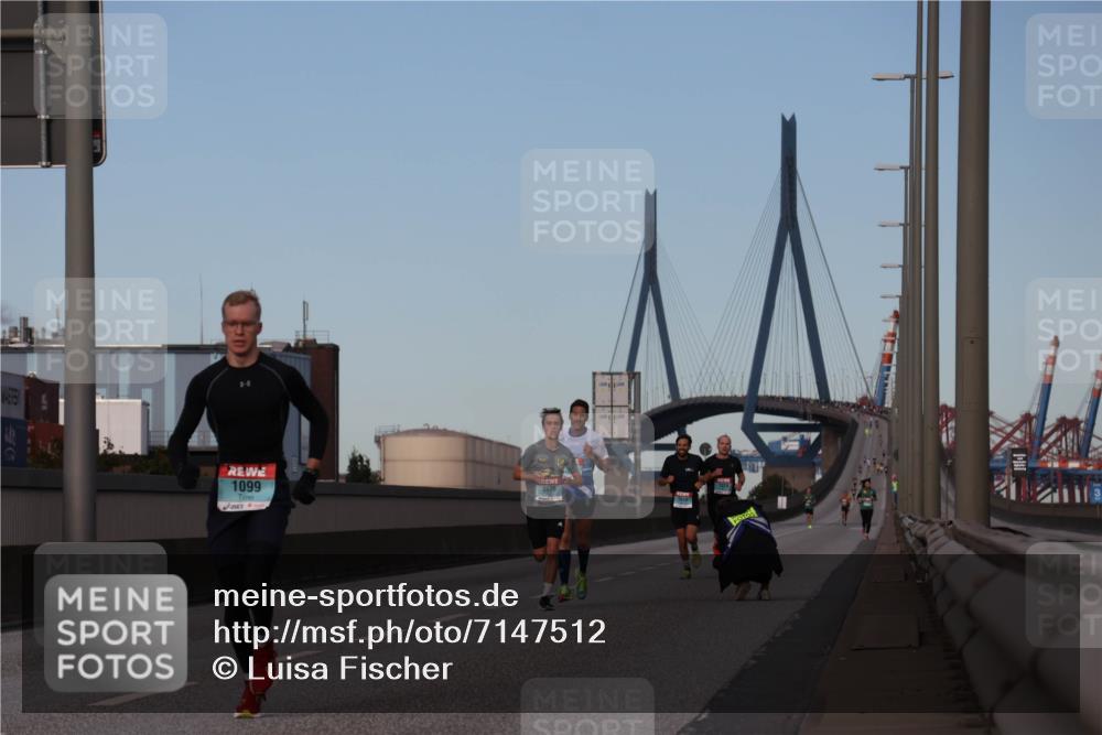 03.10.2024 - Köhlbrandbrückenlauf Luisa Fischer http://msf.ph/oto/7147512 03.10.2024 09:35:20 Position 3 14, 1099 meine-sportfotos.de