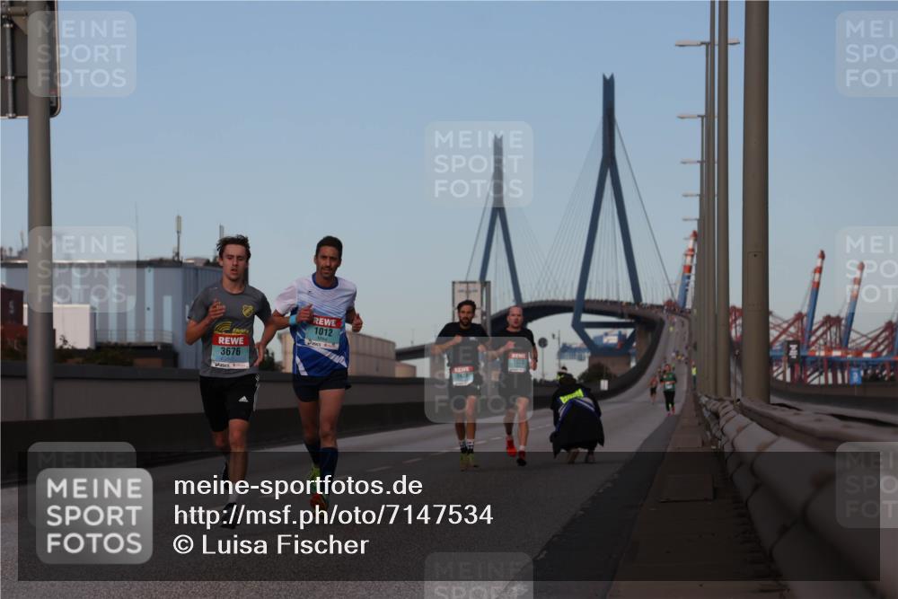 03.10.2024 - Köhlbrandbrückenlauf Luisa Fischer http://msf.ph/oto/7147534 03.10.2024 09:35:24 Position 3 3676, 1012, 1020, 2423 meine-sportfotos.de