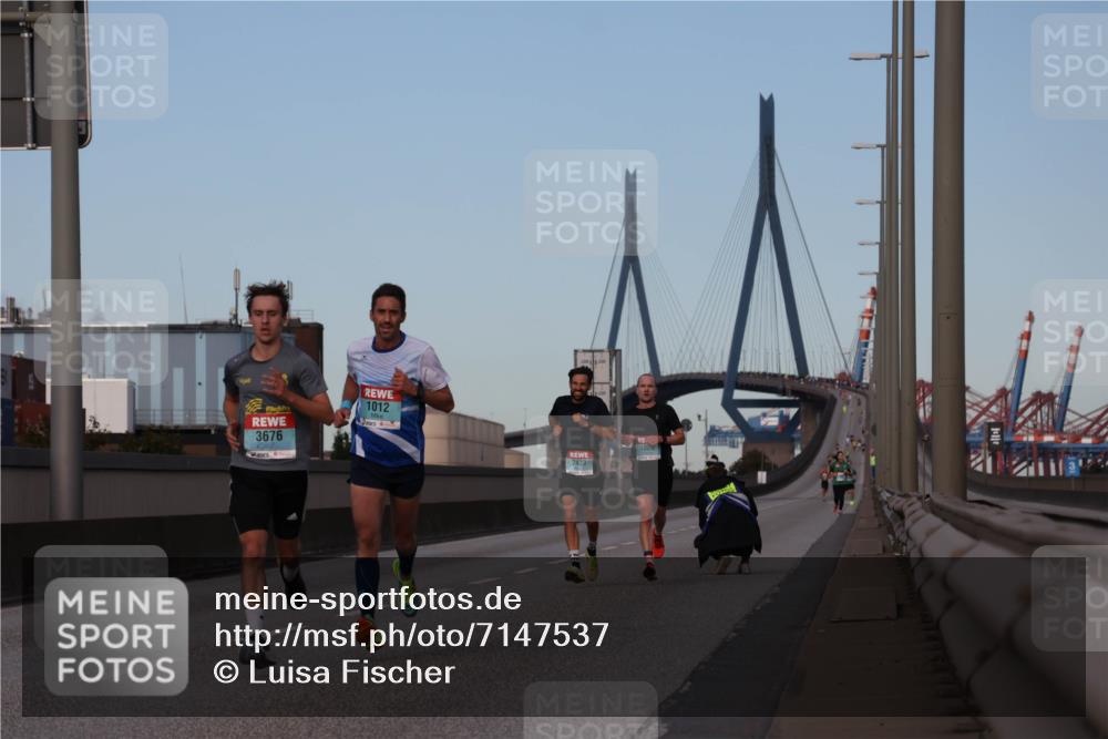 03.10.2024 - Köhlbrandbrückenlauf Luisa Fischer http://msf.ph/oto/7147537 03.10.2024 09:35:25 Position 3 3676, 1012, 1020, 2423 meine-sportfotos.de
