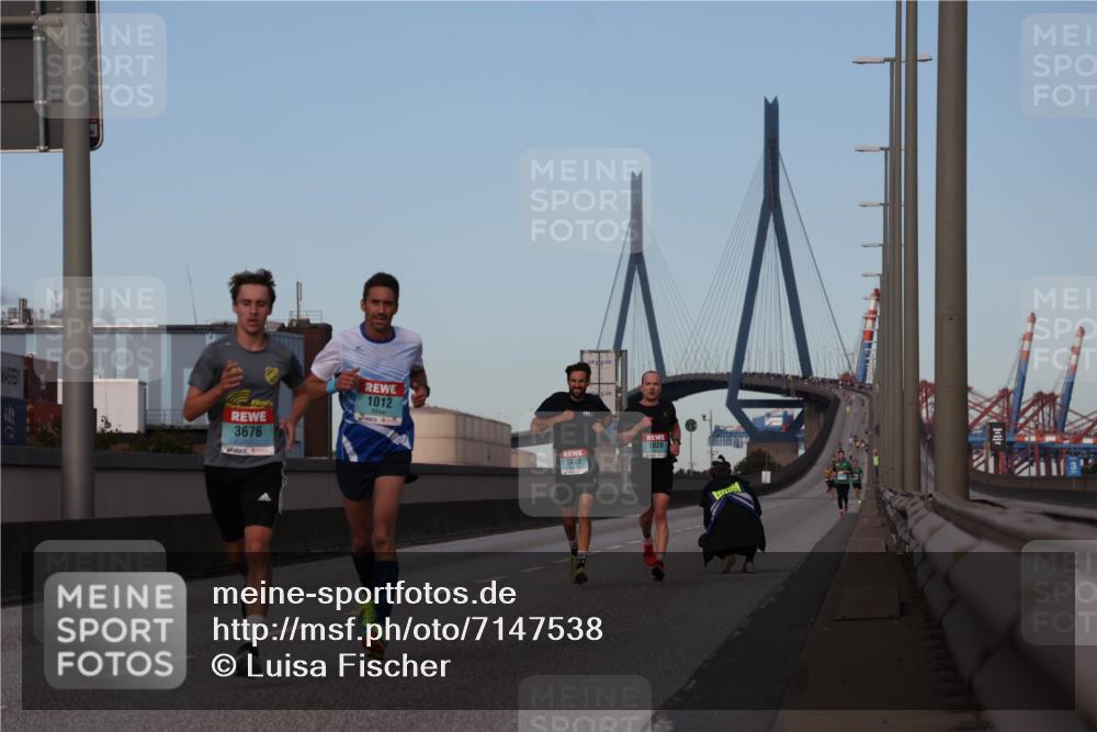 03.10.2024 - Köhlbrandbrückenlauf Luisa Fischer http://msf.ph/oto/7147538 03.10.2024 09:35:25 Position 3 1012, 3676, 1020, 2423 meine-sportfotos.de