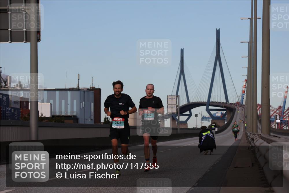 03.10.2024 - Köhlbrandbrückenlauf Luisa Fischer http://msf.ph/oto/7147555 03.10.2024 09:35:29 Position 3 2423, 1020 meine-sportfotos.de