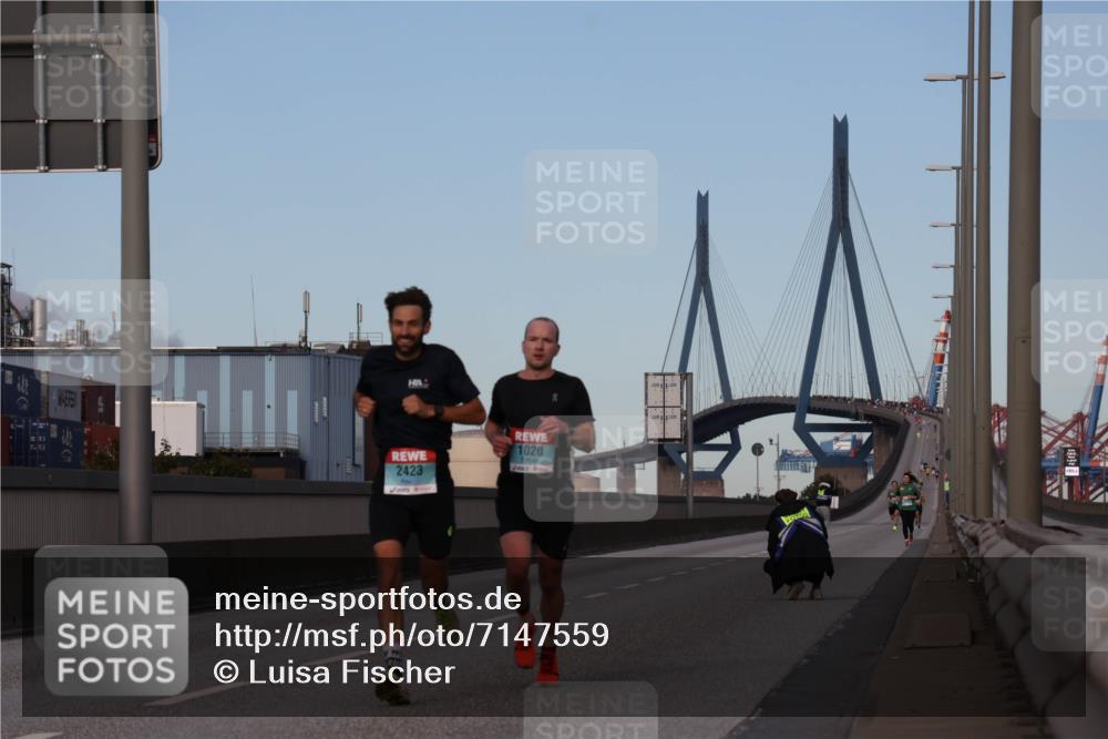03.10.2024 - Köhlbrandbrückenlauf Luisa Fischer http://msf.ph/oto/7147559 03.10.2024 09:35:29 Position 3 2423, 1020 meine-sportfotos.de