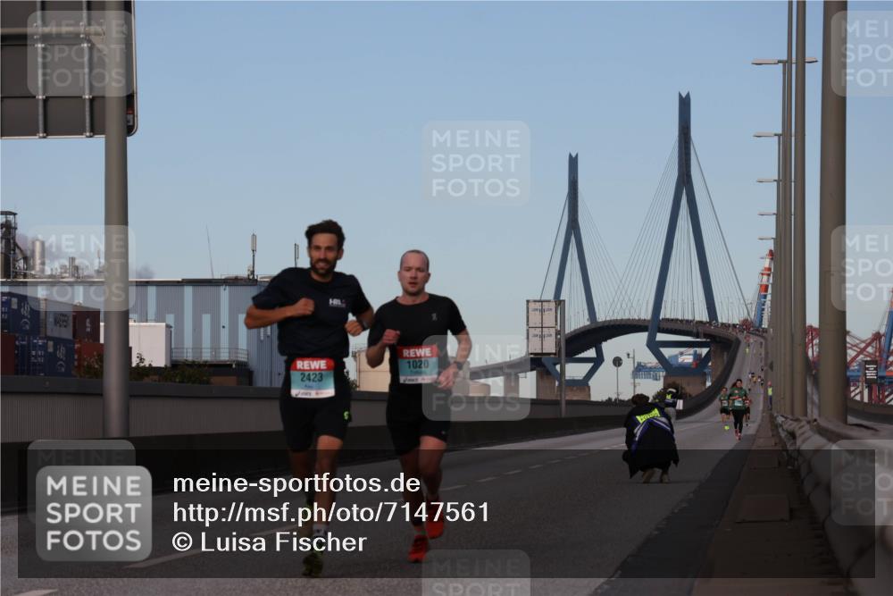 03.10.2024 - Köhlbrandbrückenlauf Luisa Fischer http://msf.ph/oto/7147561 03.10.2024 09:35:29 Position 3 2423, 1020 meine-sportfotos.de