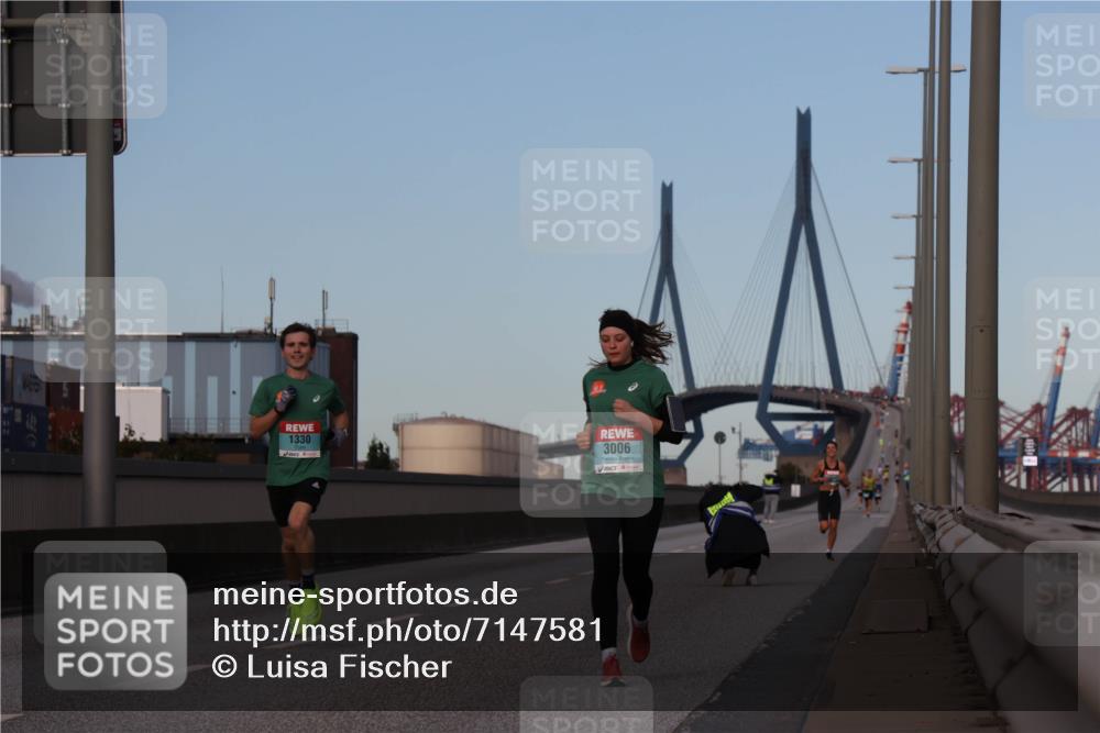 03.10.2024 - Köhlbrandbrückenlauf Luisa Fischer http://msf.ph/oto/7147581 03.10.2024 09:36:02 Position 3 1330, 3006 meine-sportfotos.de