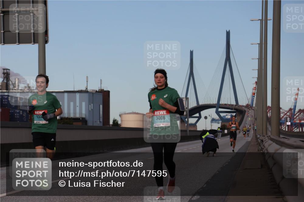 03.10.2024 - Köhlbrandbrückenlauf Luisa Fischer http://msf.ph/oto/7147595 03.10.2024 09:36:04 Position 3 133, 3006 meine-sportfotos.de