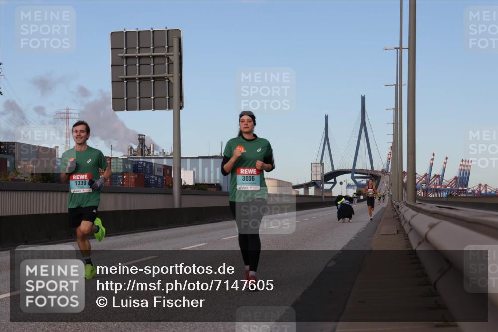 03.10.2024 - Köhlbrandbrückenlauf Luisa Fischer http://msf.ph/oto/7147605 03.10.2024 09:36:06 Position 3 1330, 3006 meine-sportfotos.de