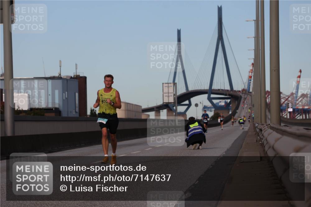 03.10.2024 - Köhlbrandbrückenlauf Luisa Fischer http://msf.ph/oto/7147637 03.10.2024 09:36:41 Position 3 10 meine-sportfotos.de