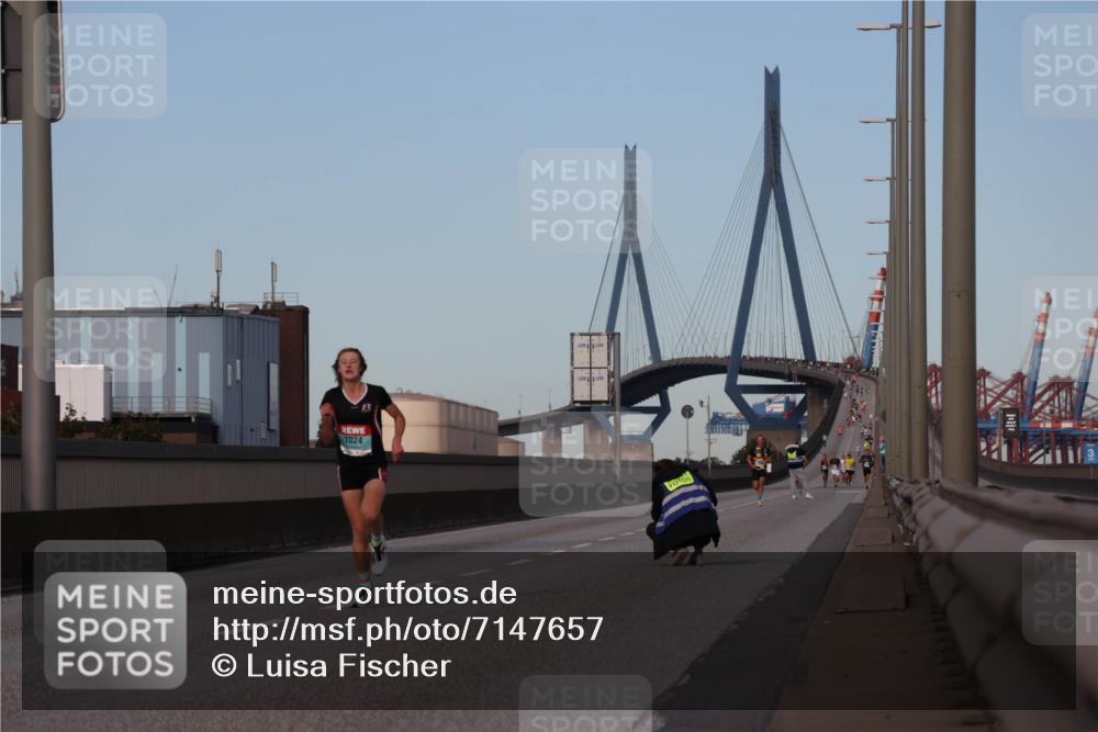 03.10.2024 - Köhlbrandbrückenlauf Luisa Fischer http://msf.ph/oto/7147657 03.10.2024 09:37:10 Position 3 1024 meine-sportfotos.de