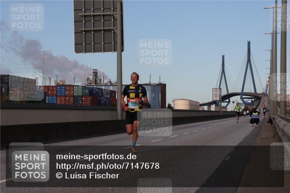 03.10.2024 - Köhlbrandbrückenlauf Luisa Fischer http://msf.ph/oto/7147678 03.10.2024 09:37:37 Position 3 1054 meine-sportfotos.de