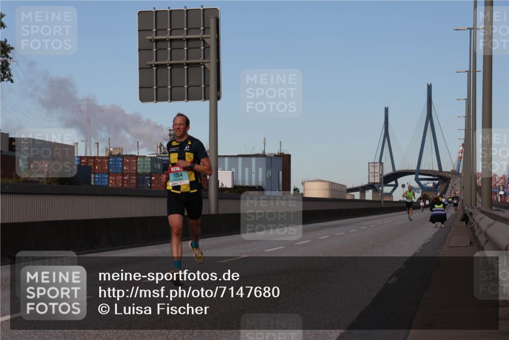 03.10.2024 - Köhlbrandbrückenlauf Luisa Fischer http://msf.ph/oto/7147680 03.10.2024 09:37:38 Position 3 1054 meine-sportfotos.de